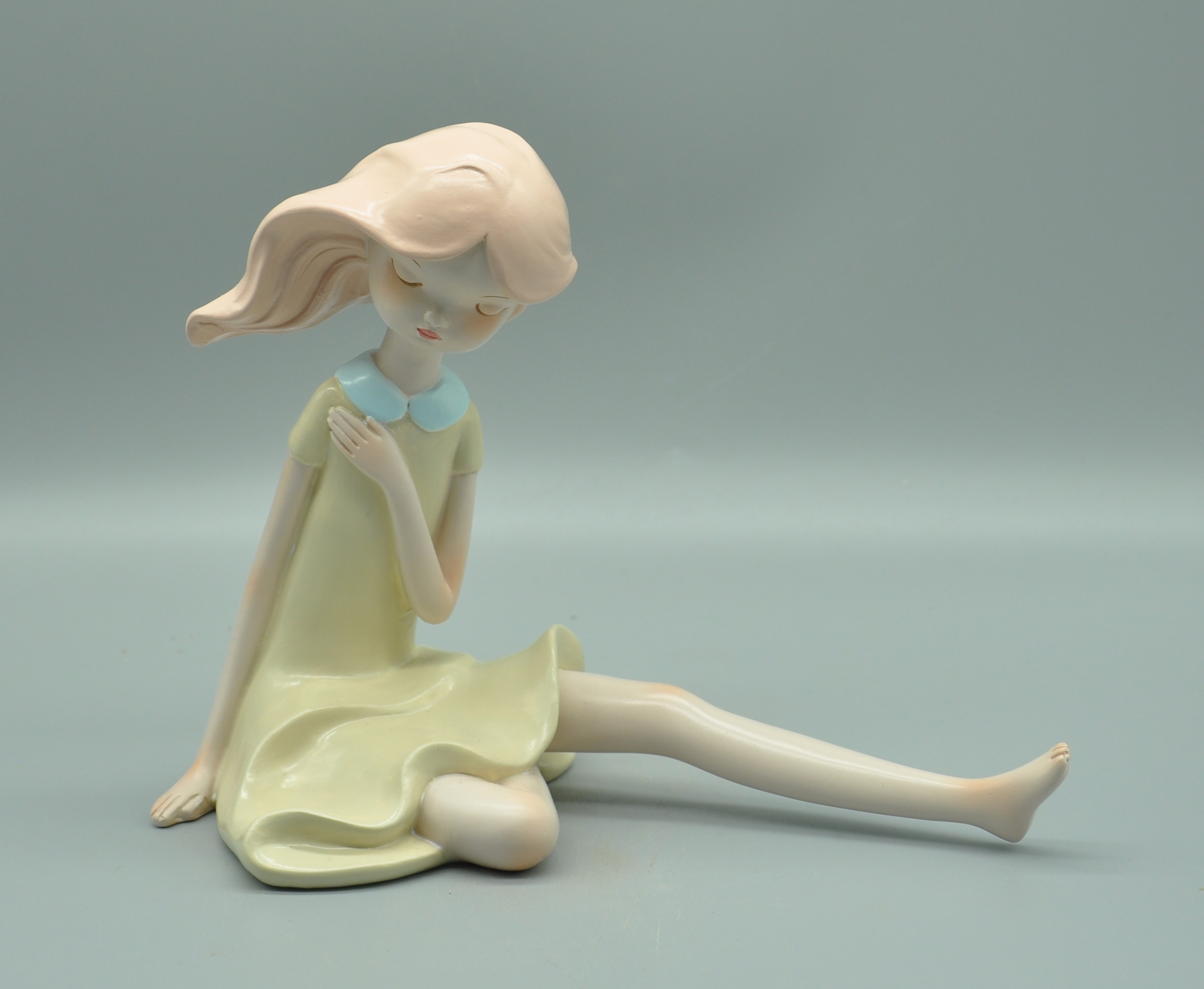 Polyresin Lovely Girl
