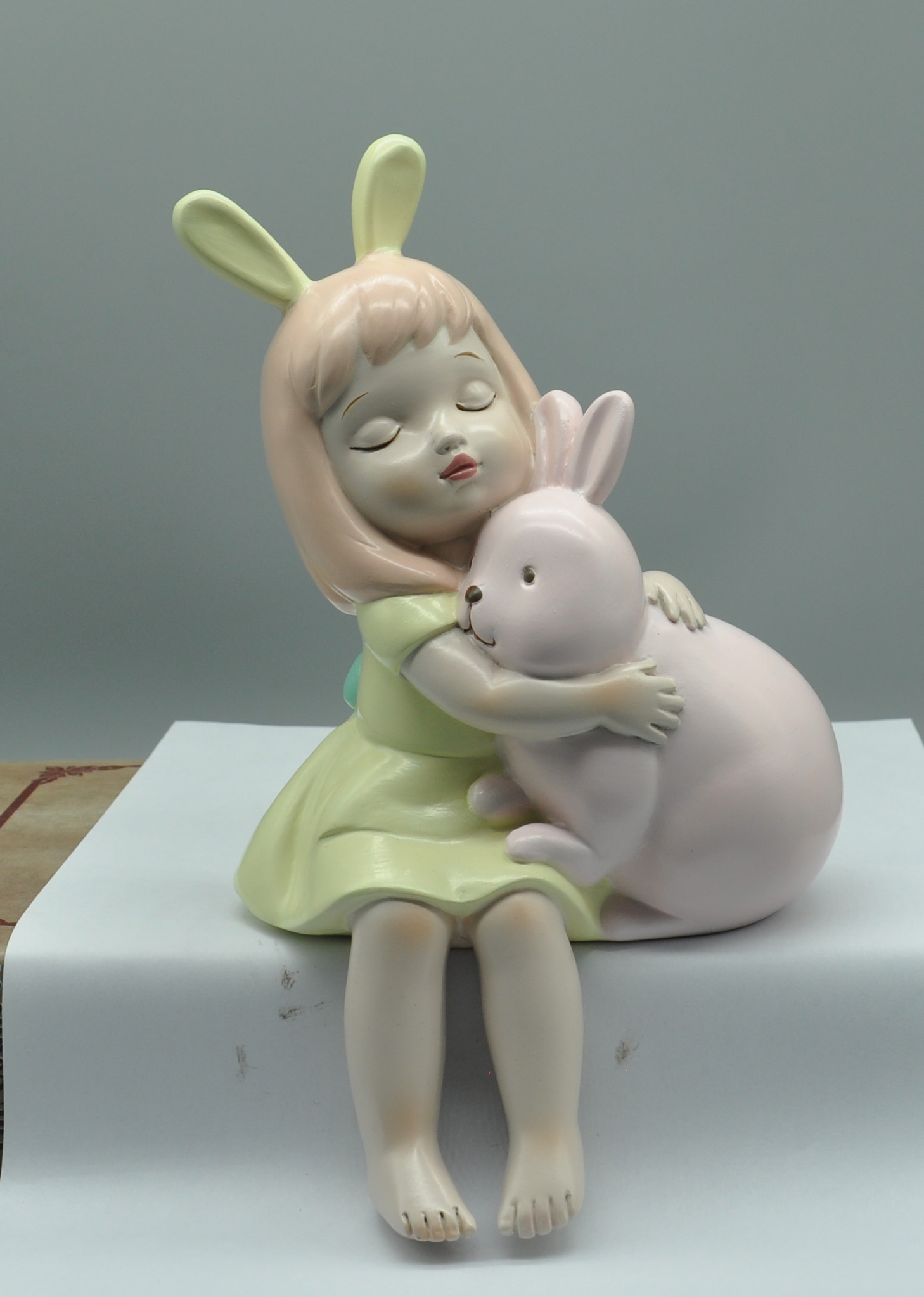 Polyresin Lovely Girl
