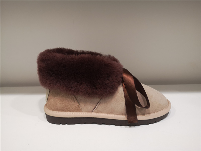 Ladies Indoor Outdoor Bootie Slippers Sheepskin Mule/Fake fur Slip on Winter Bootie Water-Resistant Suede Booties Fur Cuff EVA Strap Butterfly Tie