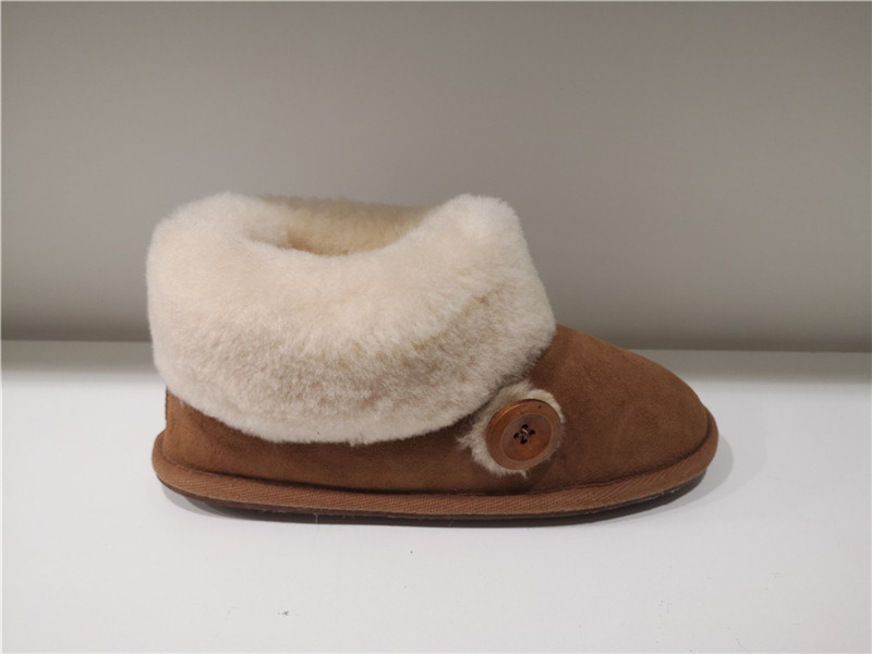 Ladies Classic Fashion Indoor Outdoor Bootie Slippers Sheepskin Mule/Fake fur Slip on Winter Bootie Water-Resistant Suede Booties One Button Fur Cuff