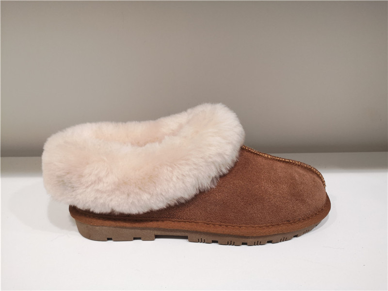 Ladies Indoor Outdoor Bootie Slippers Sheepskin Mule/Fake fur Slip on Winter Bootie Water-Resistant Suede Booties Fur Cuff