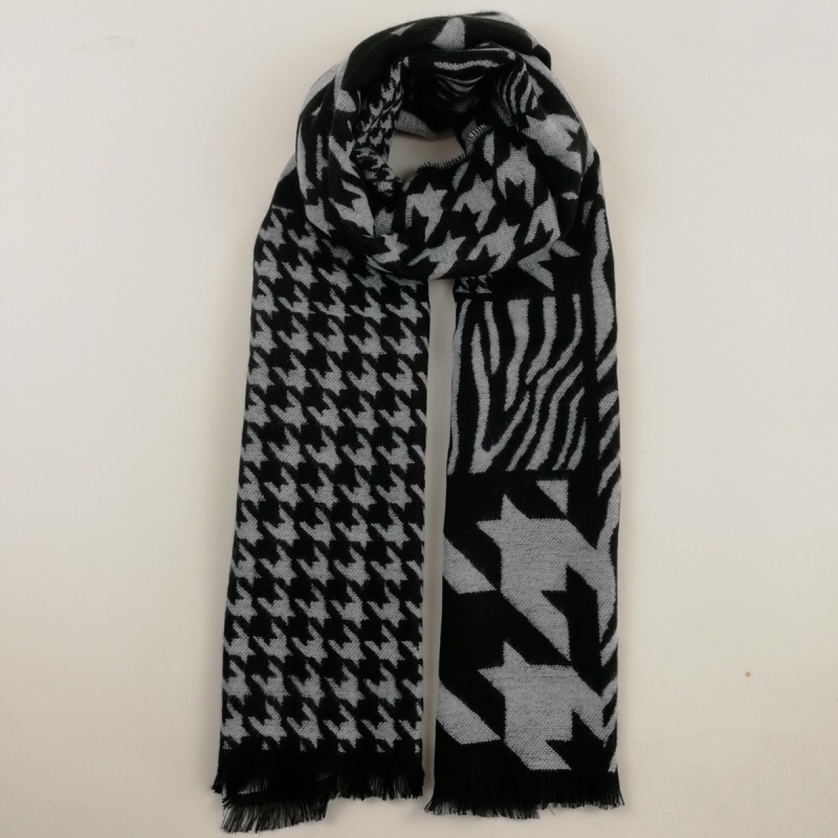 Zebra pattern woven scarf