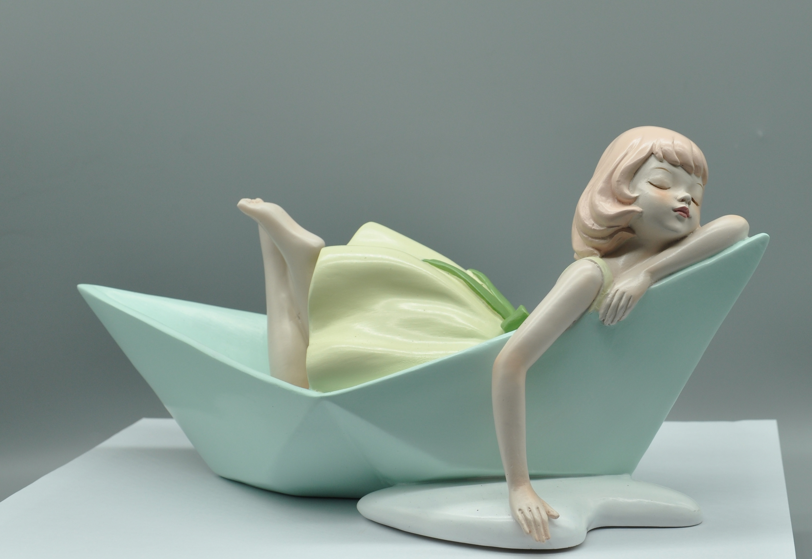 Polyresin Lovely Girl