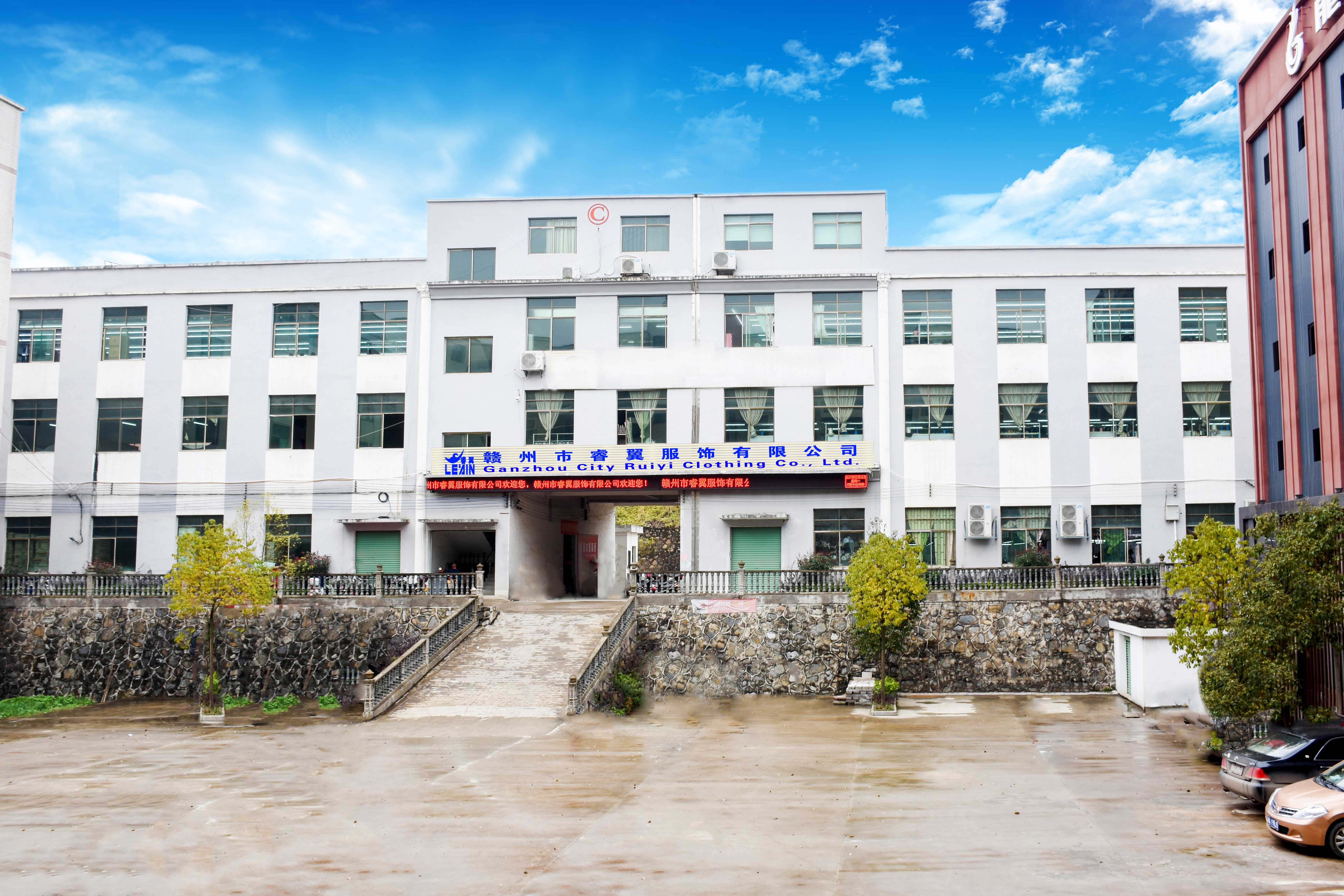 Ganzhou Ruiyi Clothing Co., Ltd. – Women's sweaters 1