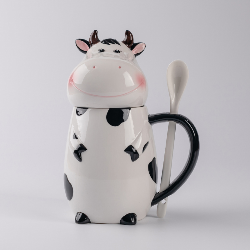 Cow shape ceramic 3d mug with spoon and lid, cow design coffee mug set