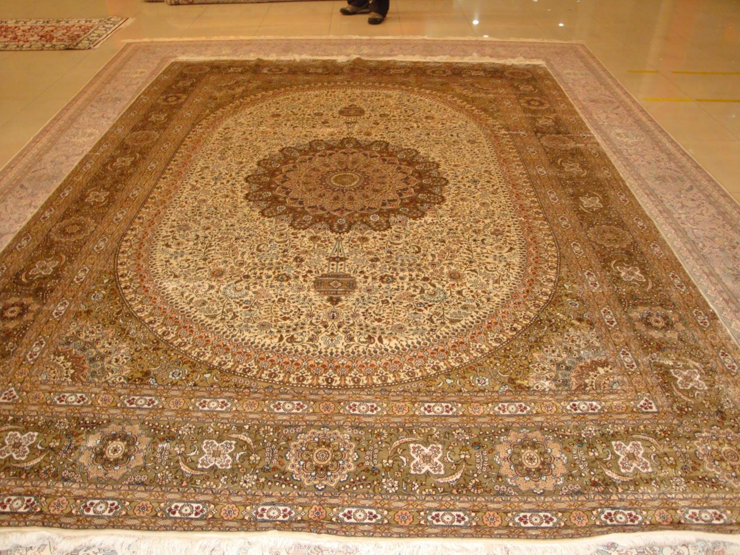 Oriental pattern, hand-made silk carpet 6x9ft