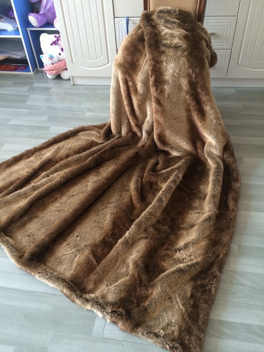 faux fur blanket for home with wolf