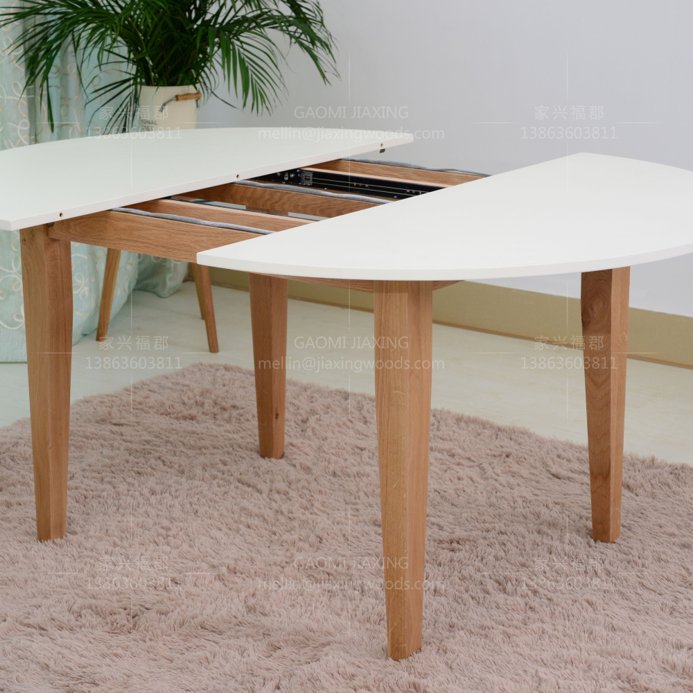Round stretchable table