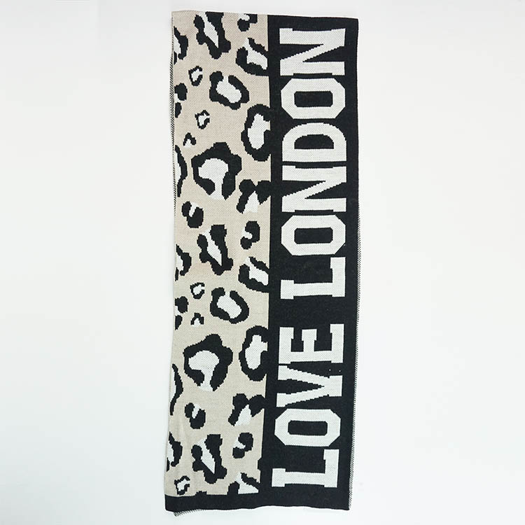 Knitted jacquard scarf
