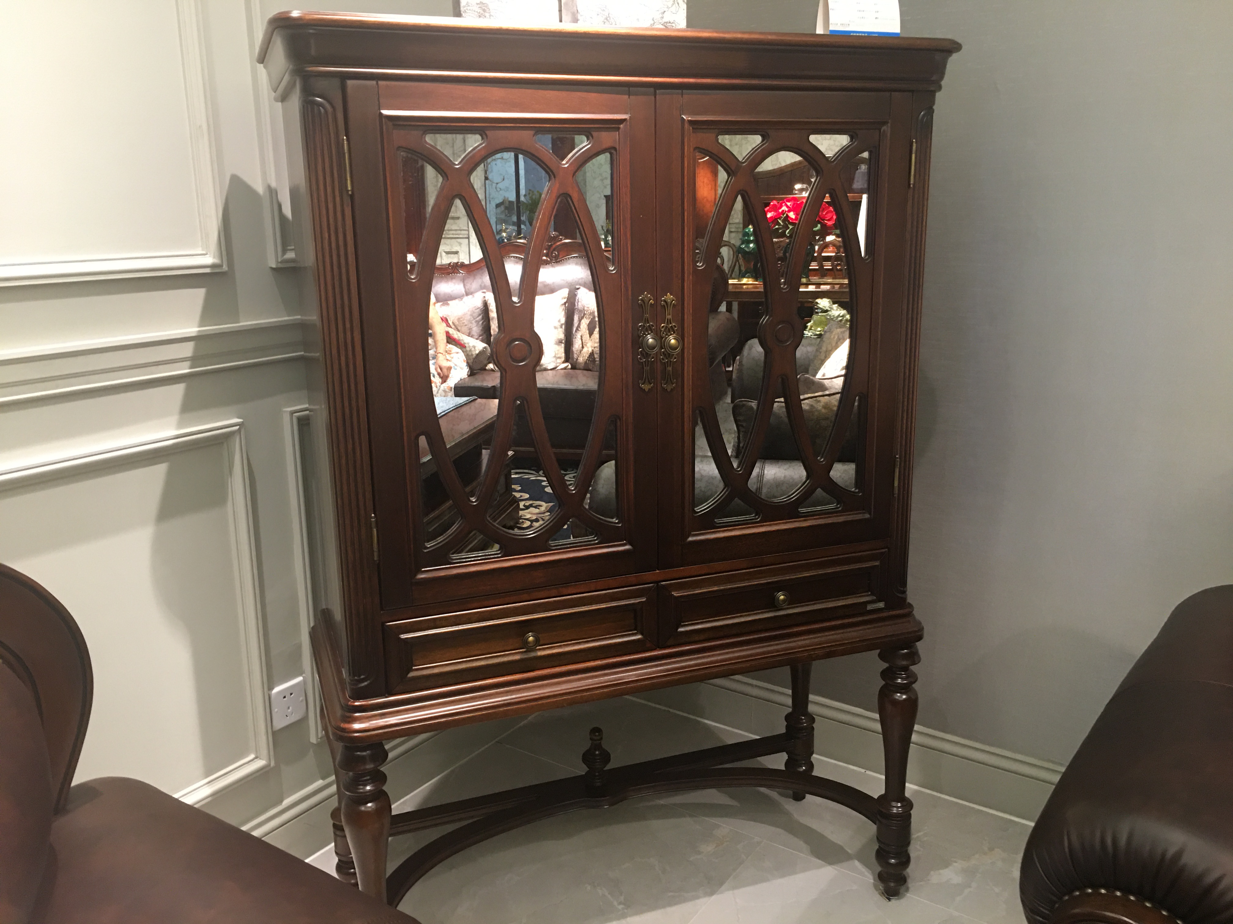 Corner table