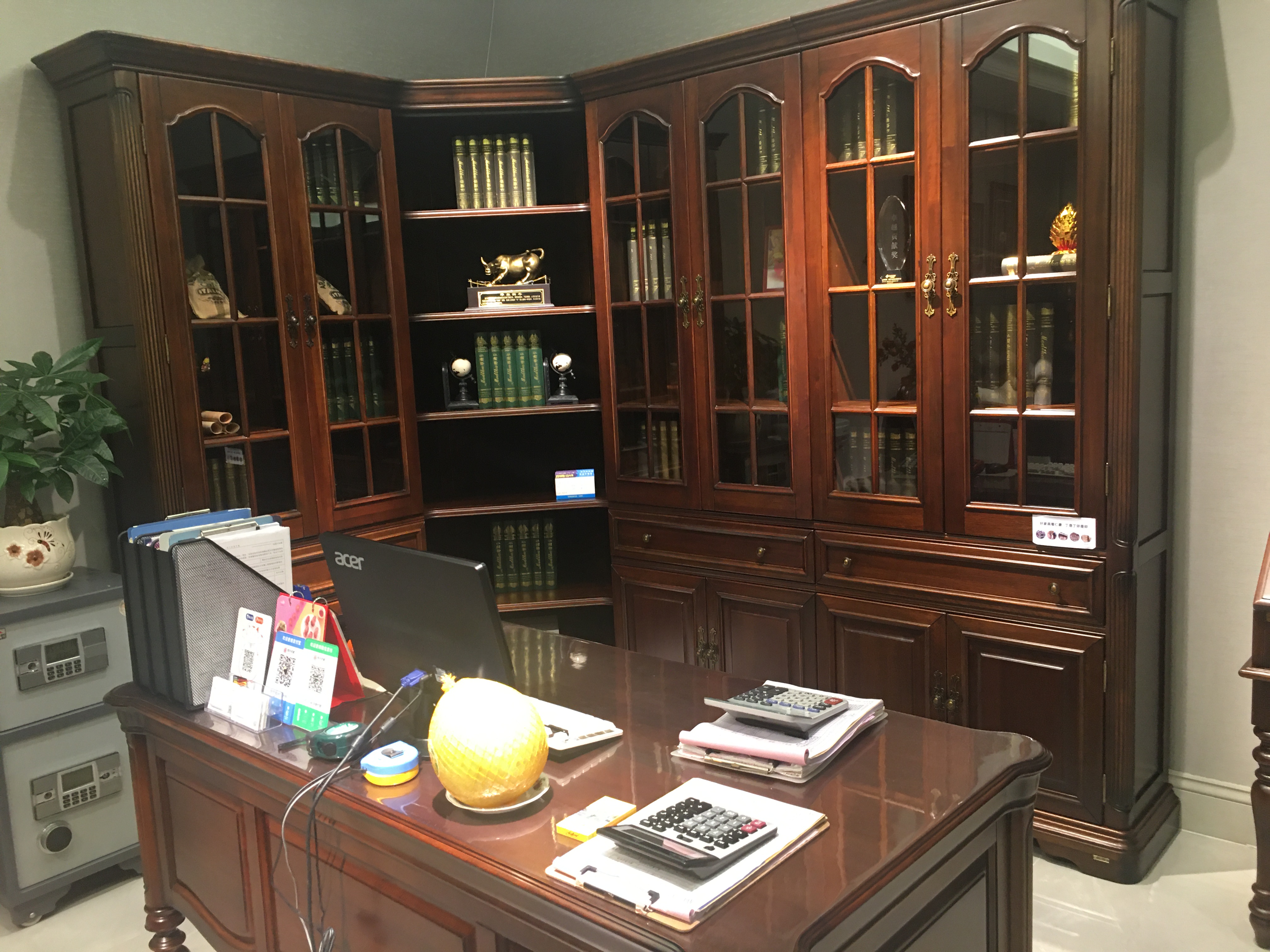 bookshelf,Surgical cabinet
