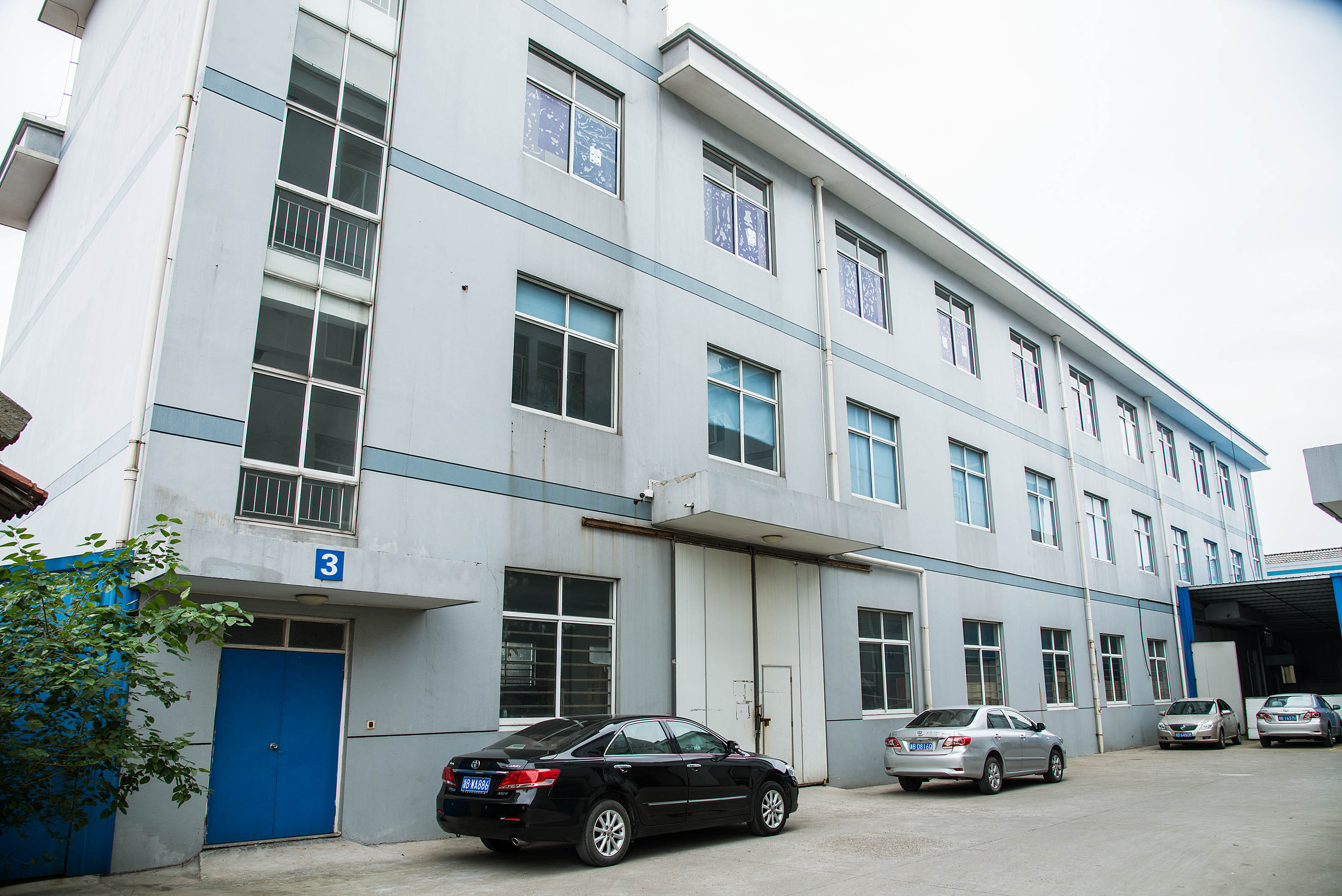 Cixi Beinaton Electrical Equipment Co., Ltd. – electric iron 1