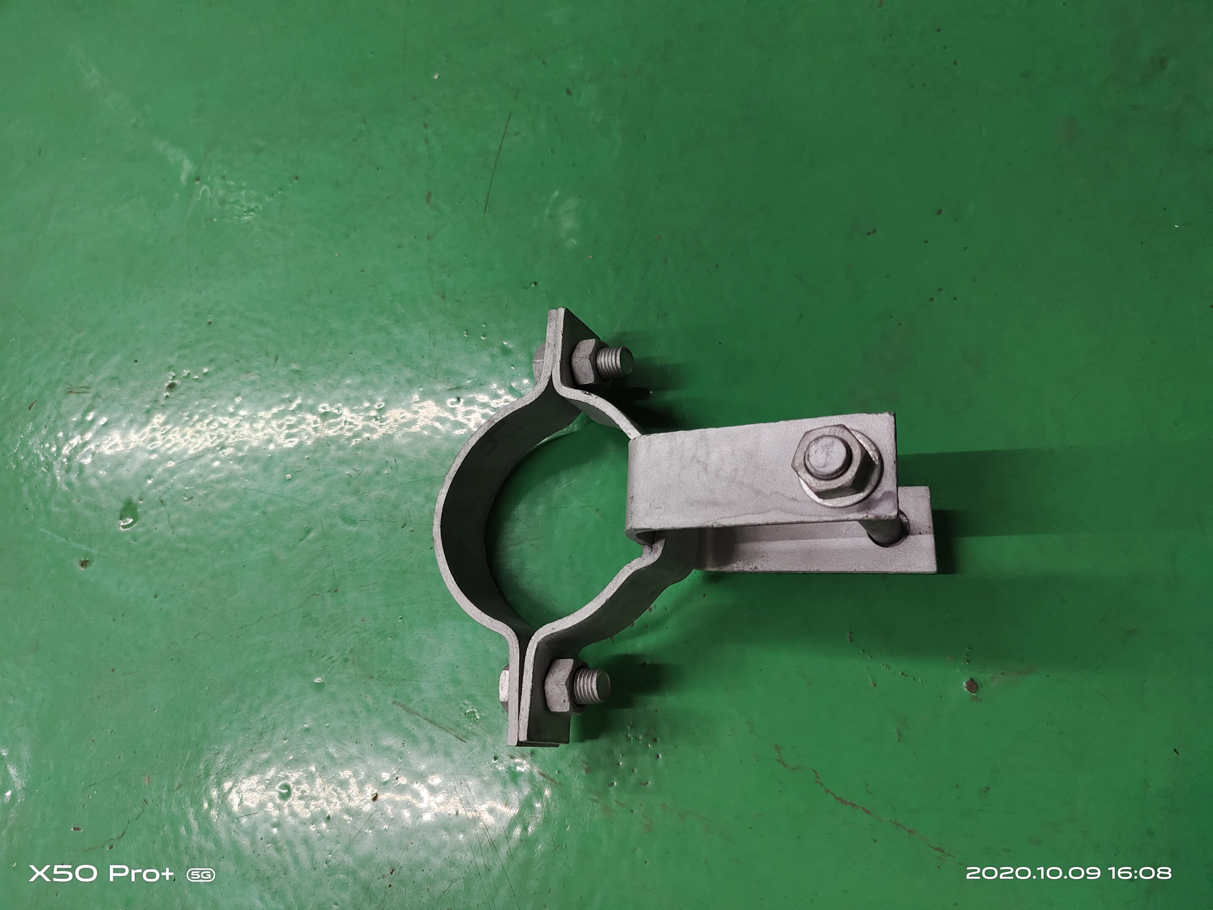 Pole clamp with D bracket