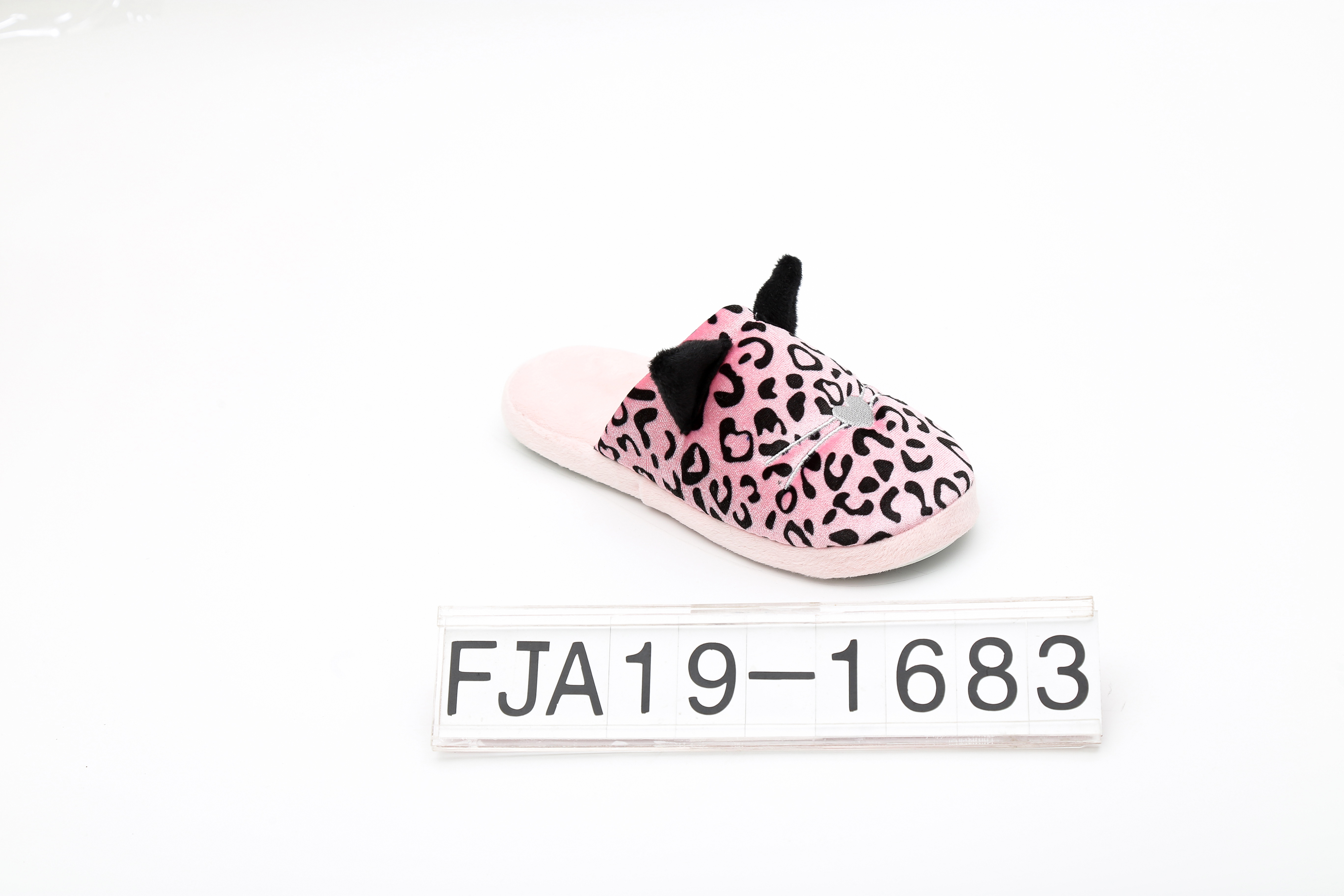 Indoor ladies slippers