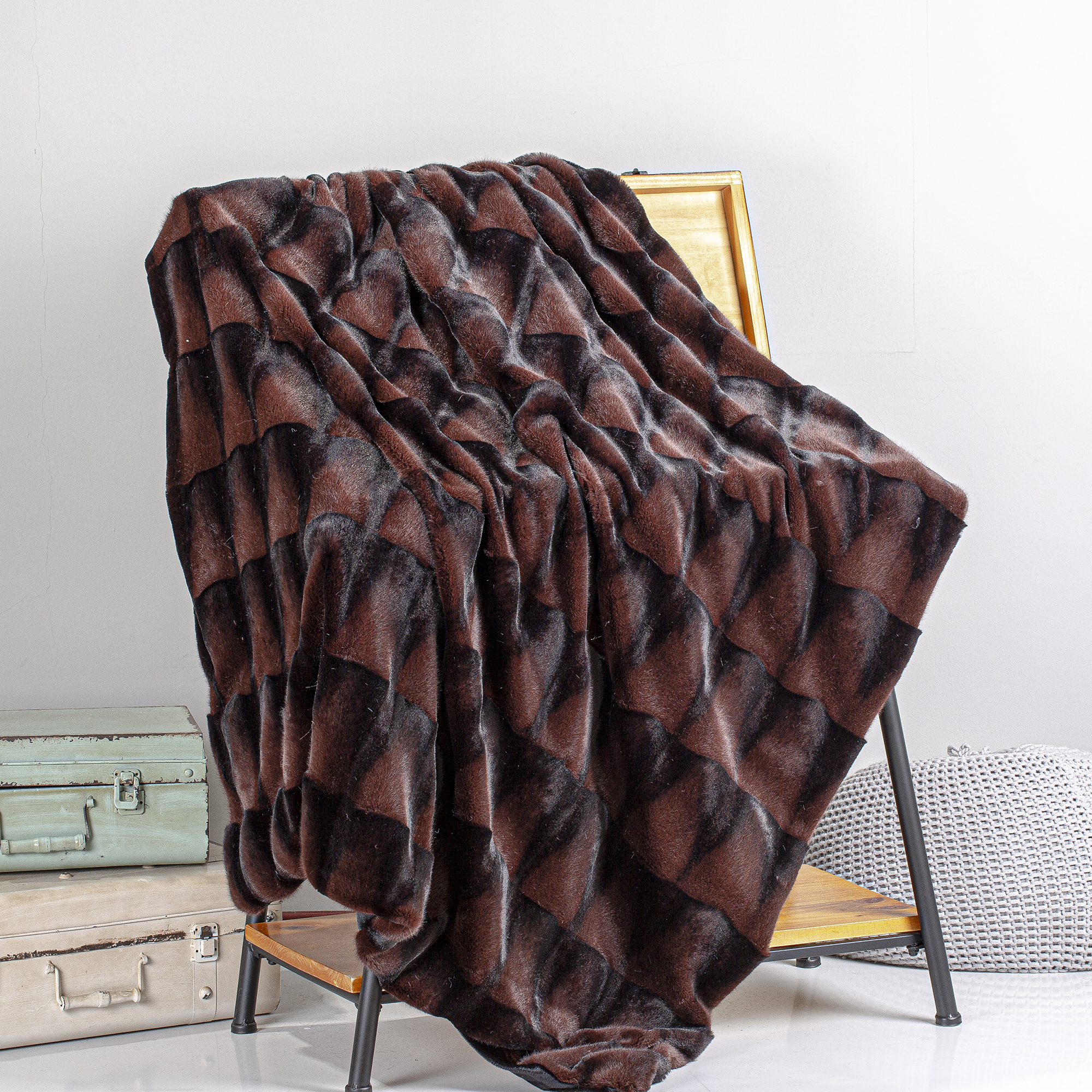 Cutting motif rabbit blanket