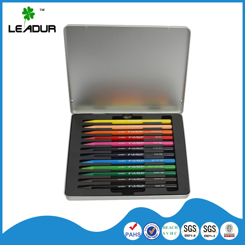 Set of 12 colored pencils
