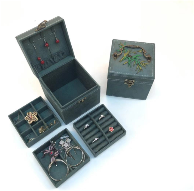 Cubic Velvet Portable Jelwery Organizer Box
