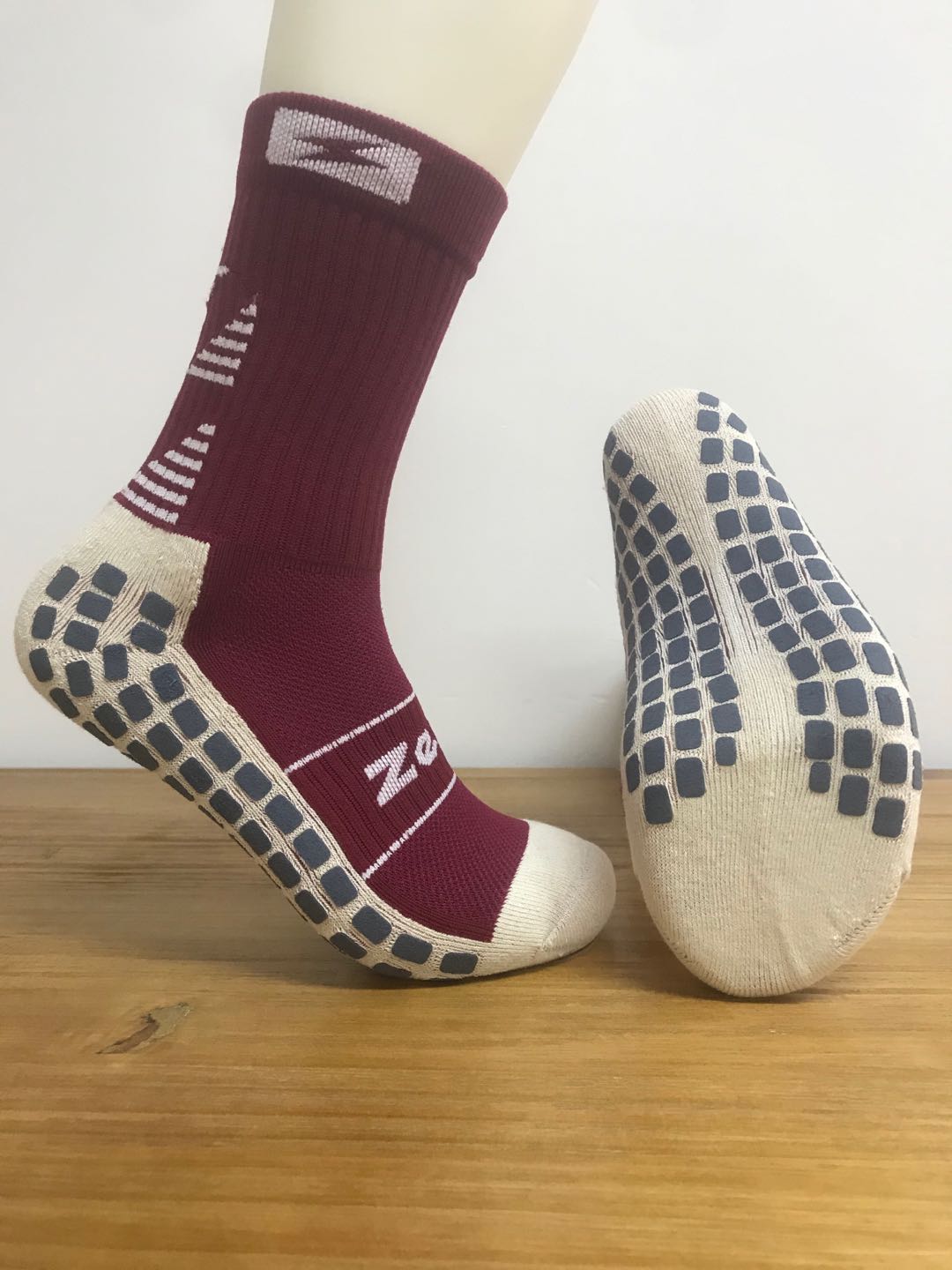 Non-slip flocking trainng socks