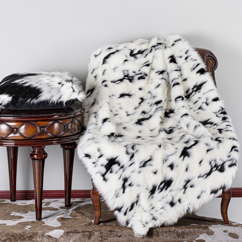 Jacquard faux fur blanket