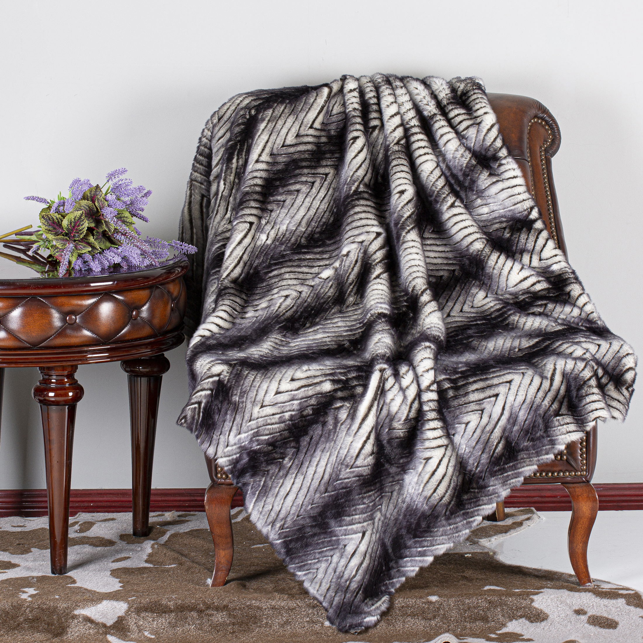Jacquard faux fur blanket