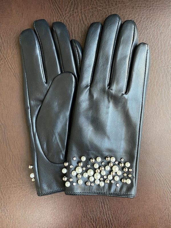 Diamond trim leather gloves