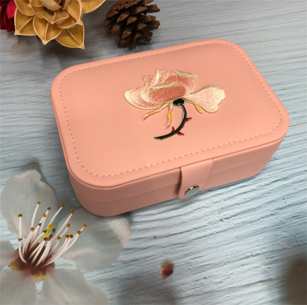 Compartment PU Surface Jewelry Organizer Box with Embroidery