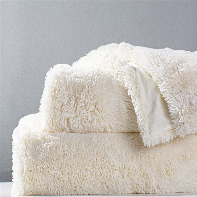 Suli fleece throw