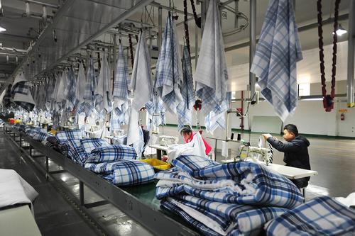 Huaxian Xinxin Home Textile Co., Ltd. – Chemical fiber quilt 1