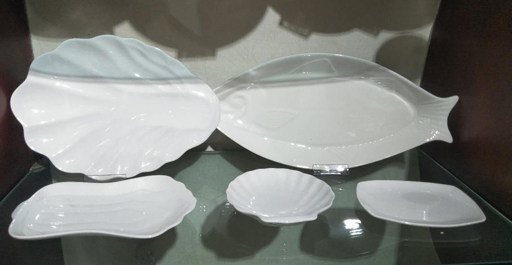 Oval plates--intensified chinaware