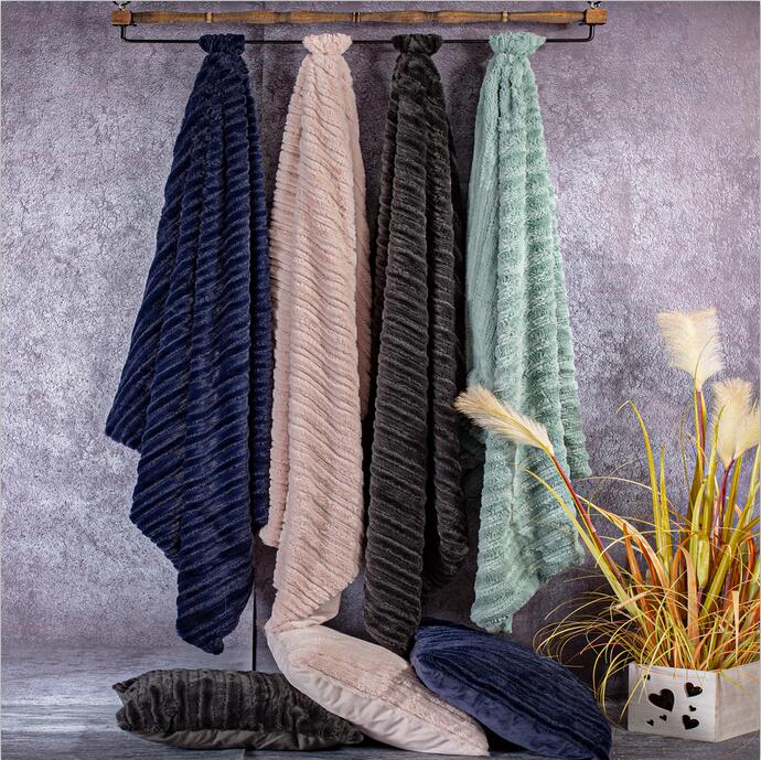 Steaming&Embossed Fake Fur Throw/Blanket