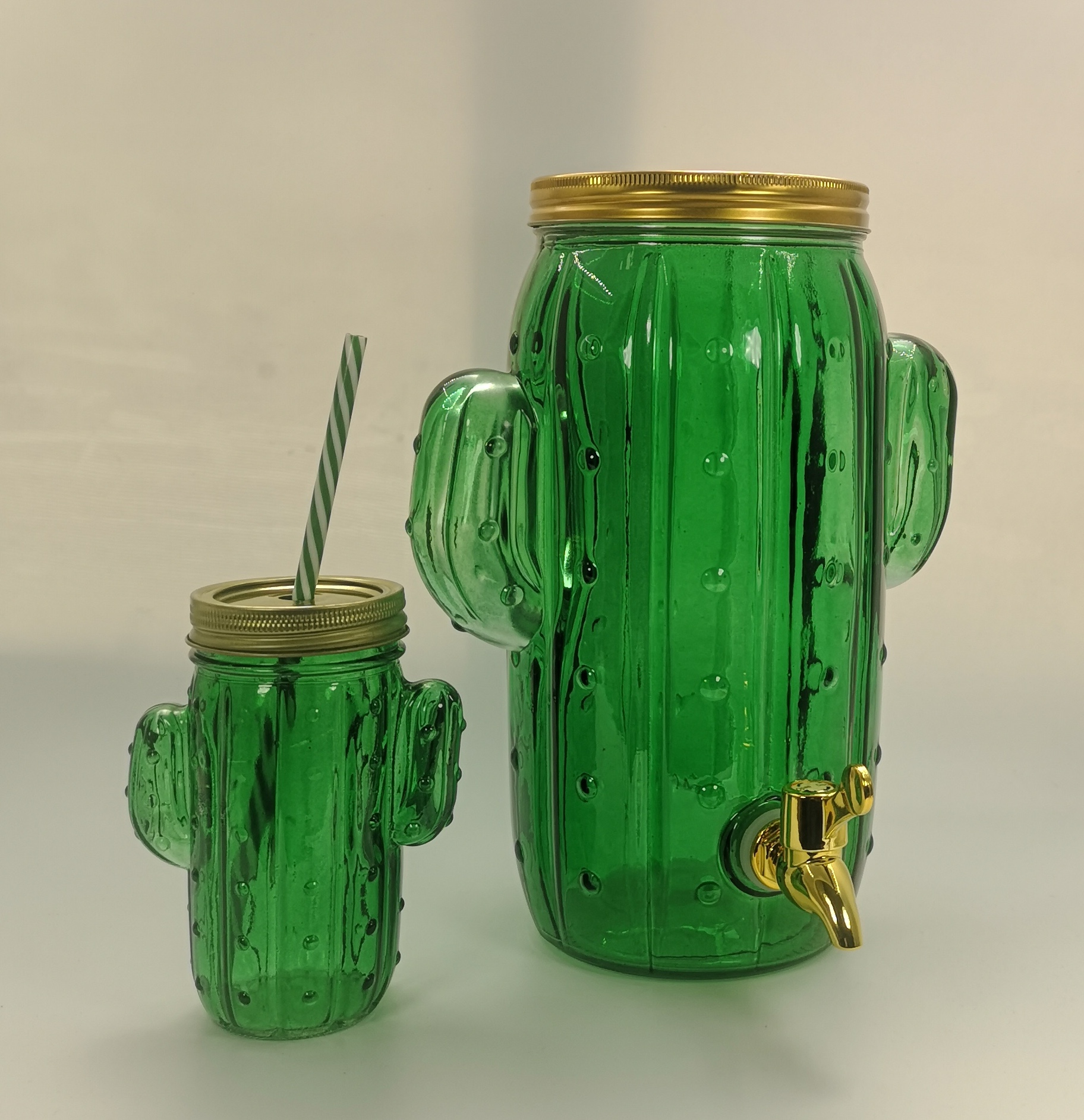Cactus shape juice glass dispenser with tap