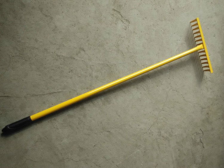 Metal Rake R104l