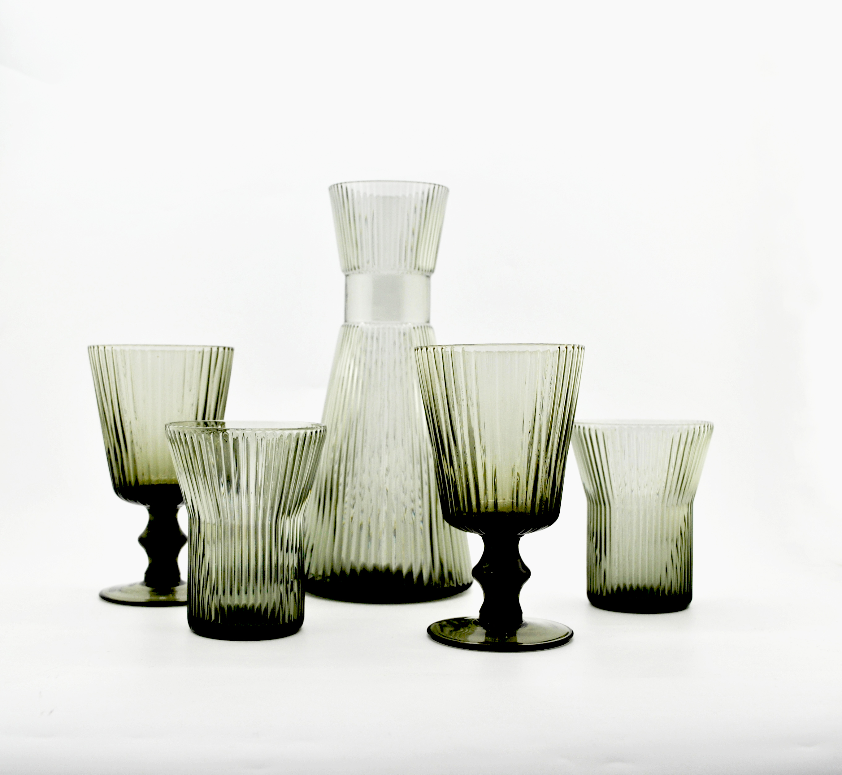 Smoke embossed optic glass drinkingware