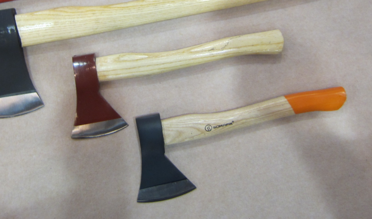 AXE A613