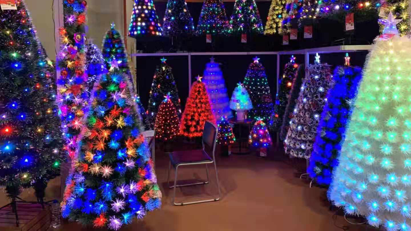 Hubei Qichun County Import and Export Company – Christmas tree 1