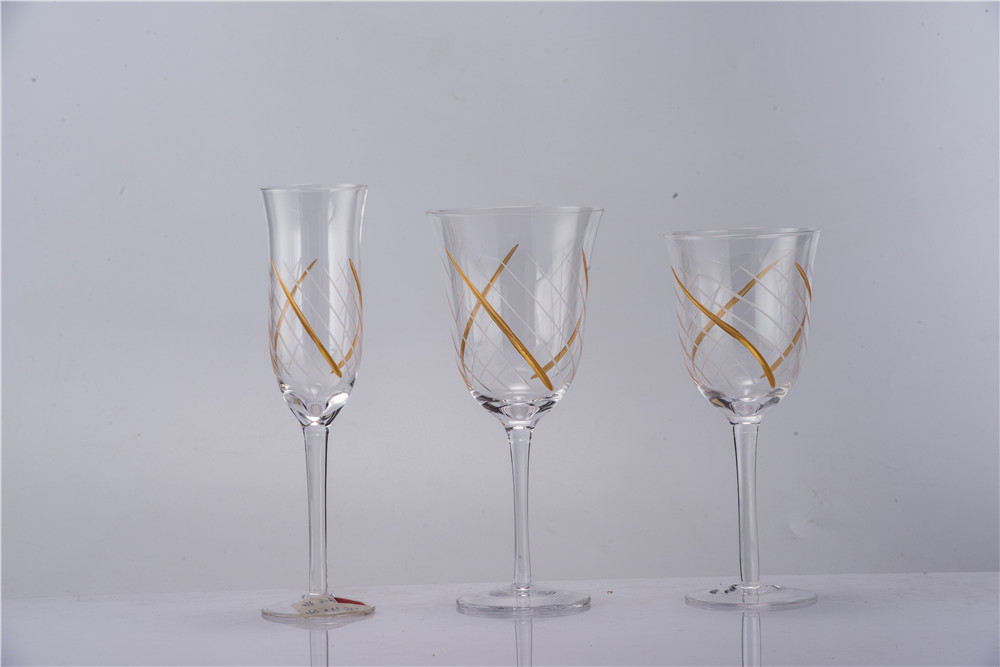Wine glasses with cutting designs