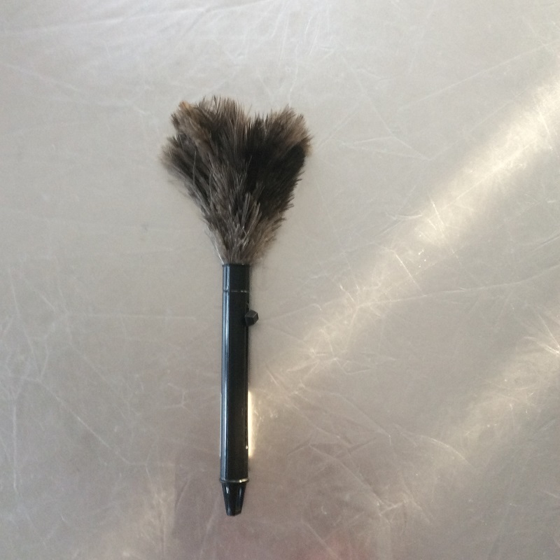 Ostrich feather duster with retractable pp handle