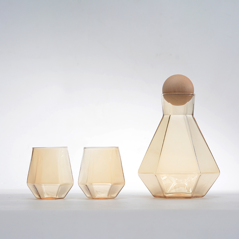 Glass pitcher with glass cup set