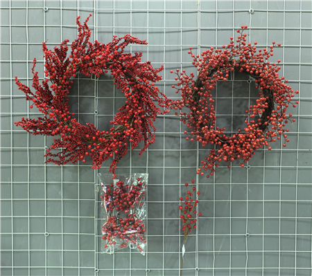 Christmas red berries wreath/spray/pick in polybag