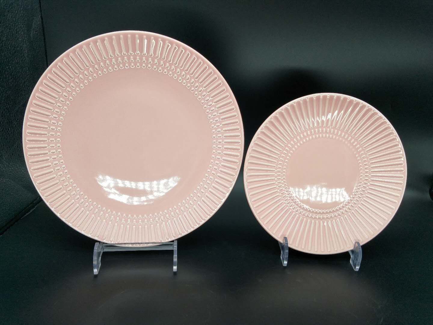Embossed pigmented glazed porcelain