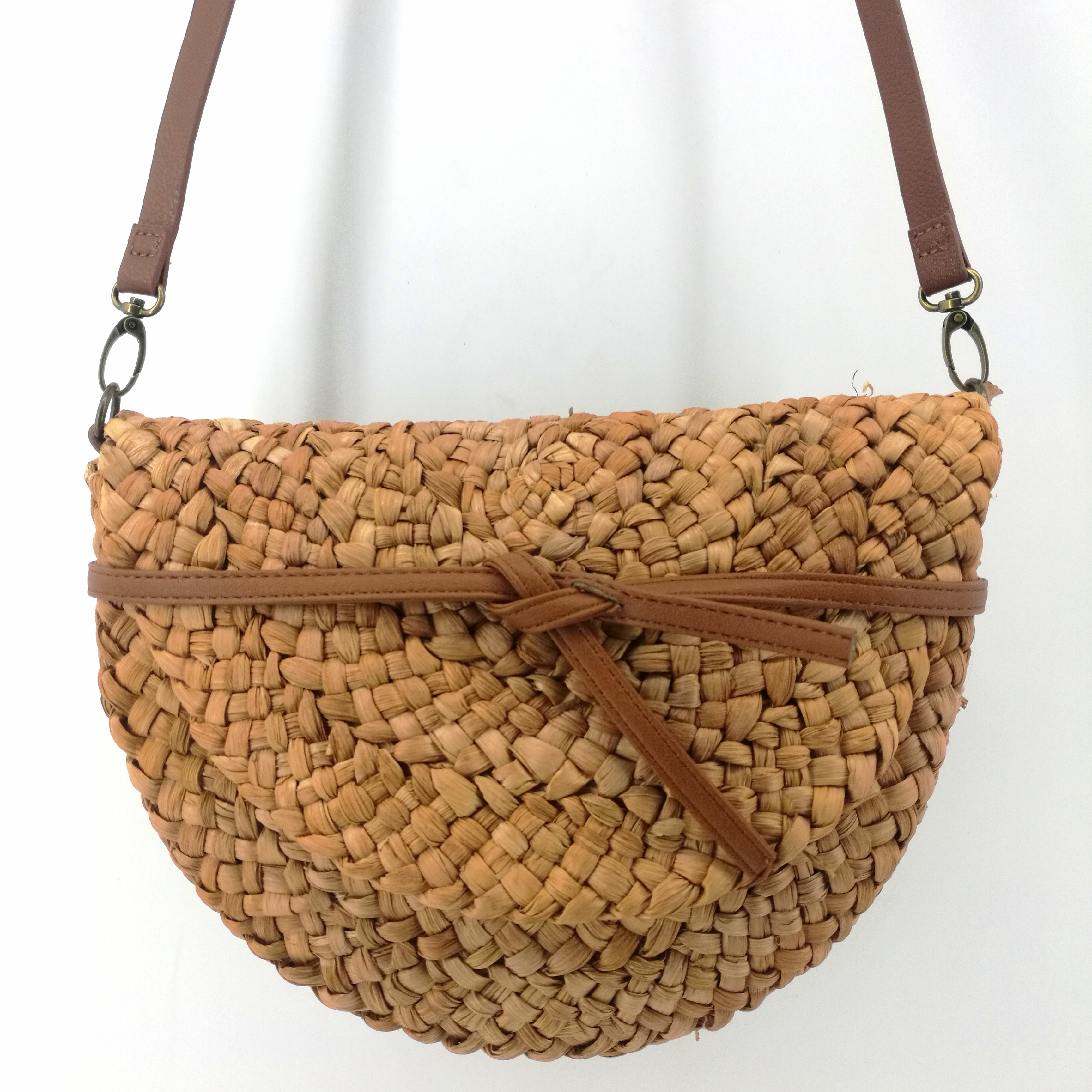 Handwoven bag with corn husk for ladies