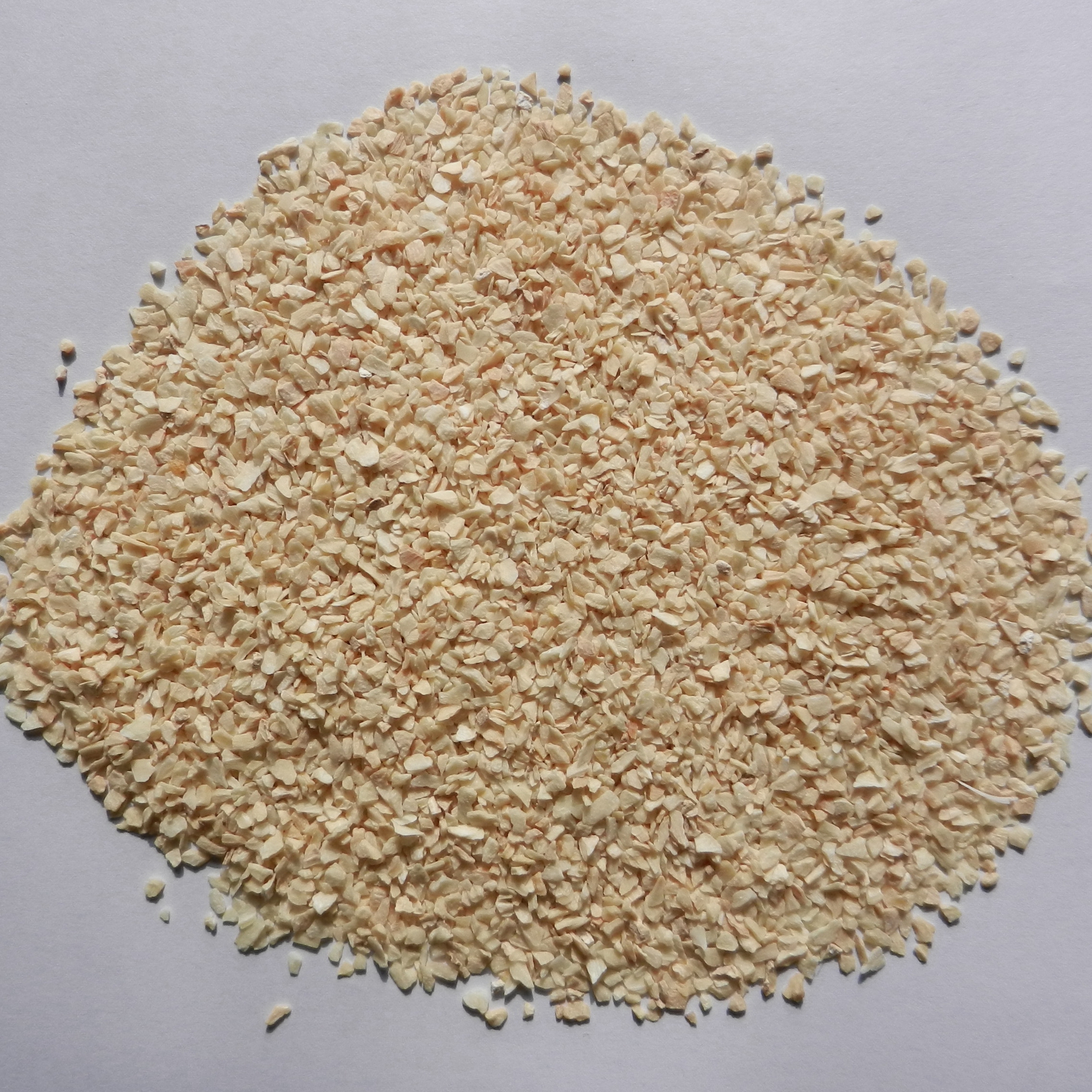 China Factory Supplier 8-16,16-26,26-40 mesh Dehytrated Garlic Granules with HACCP, GAP, HALAL Certificate
