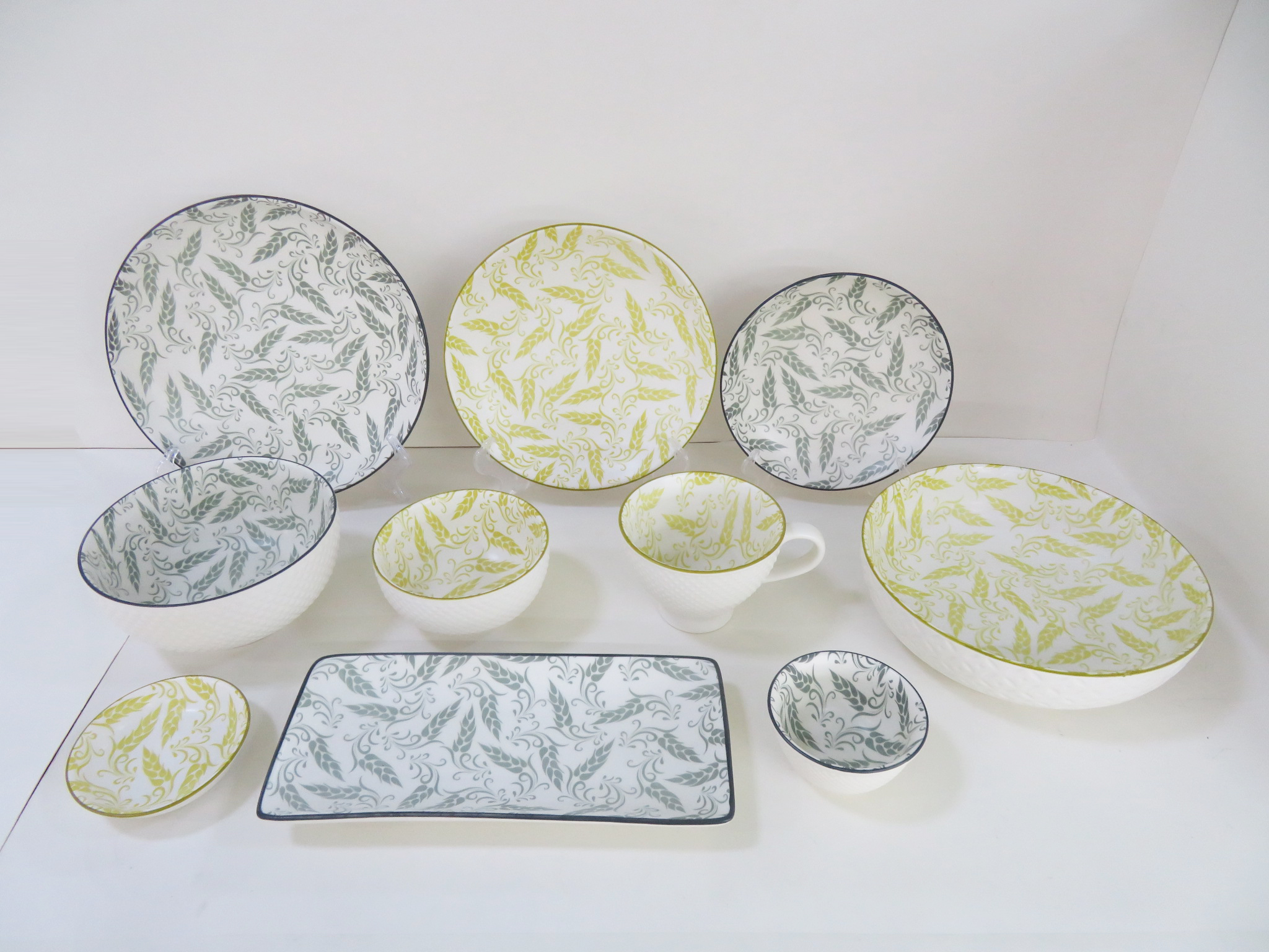 Bowl and plate of ceramic