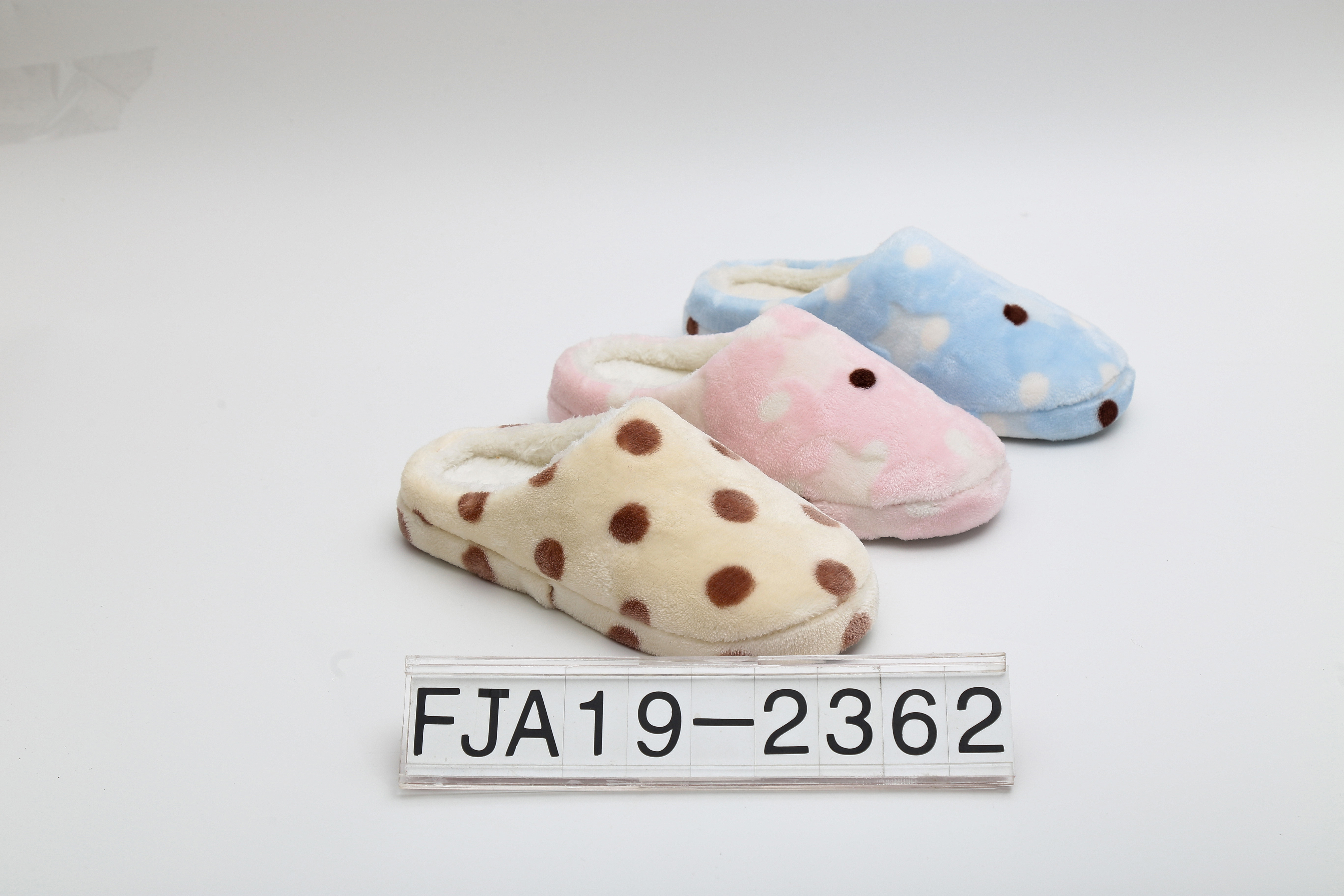 Indoor ladies slippers