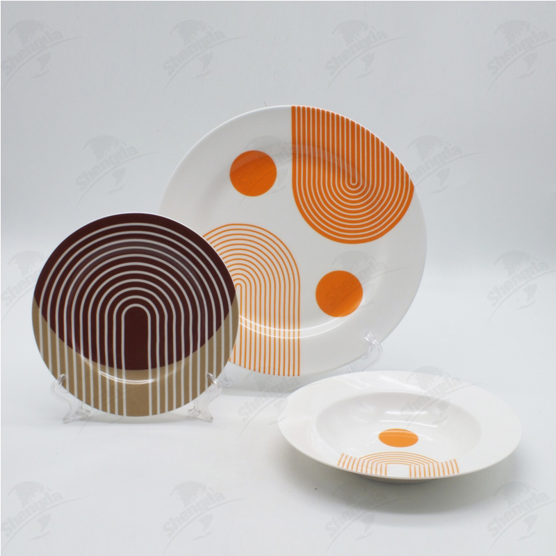 18pcs Dinner Set With Playful Retro Design