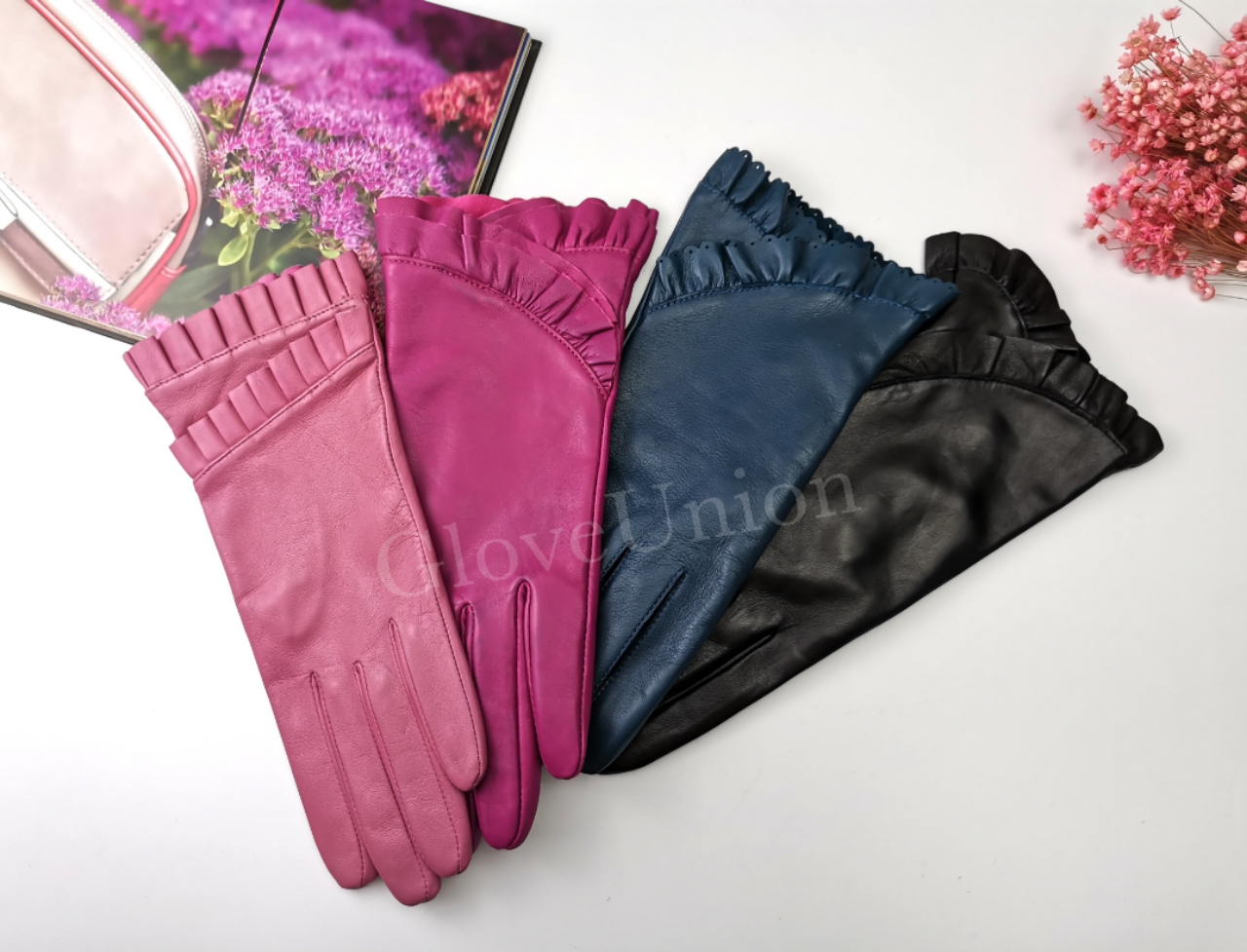 Ladies' sheepbskin Leather Glove with pleat decoration