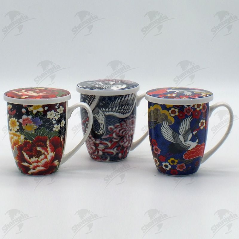 Mug with lid with orient design