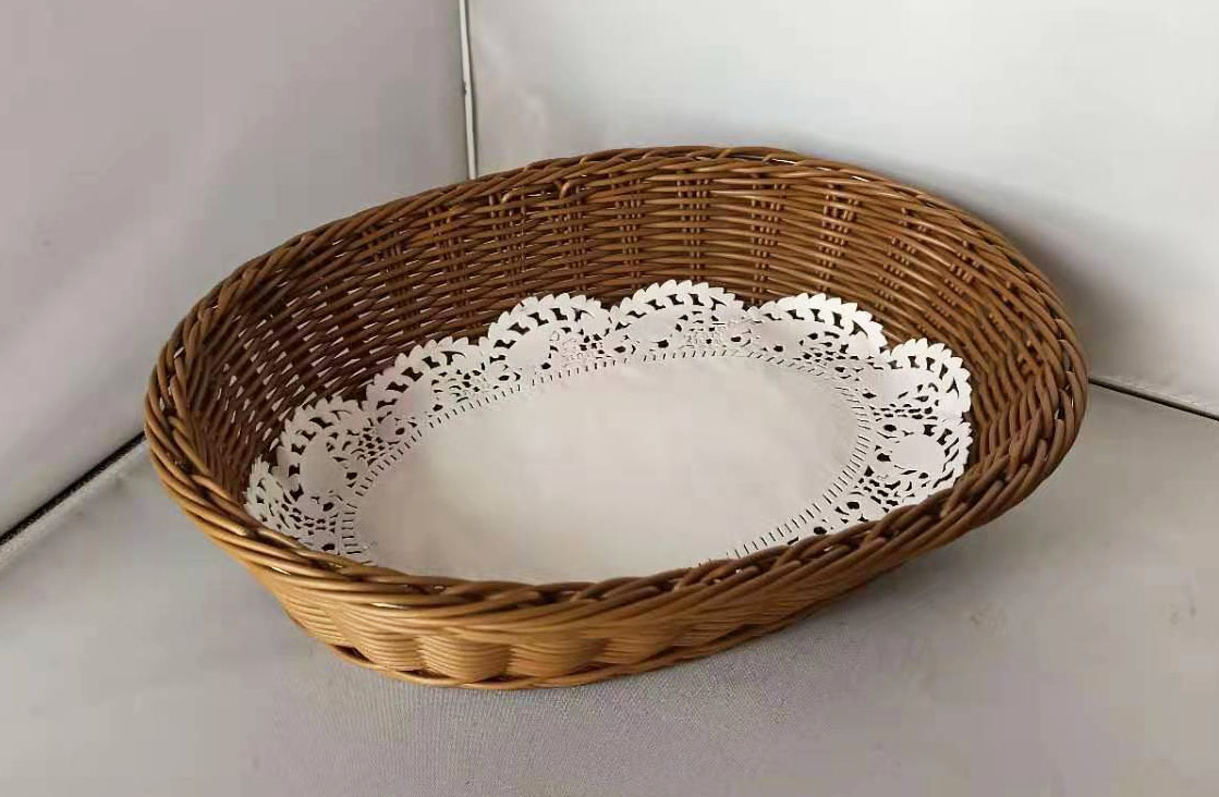 Plastic basket with paper doily