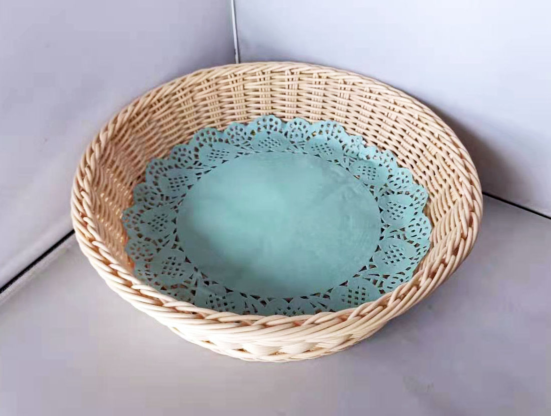 Plastic basket with paper doily