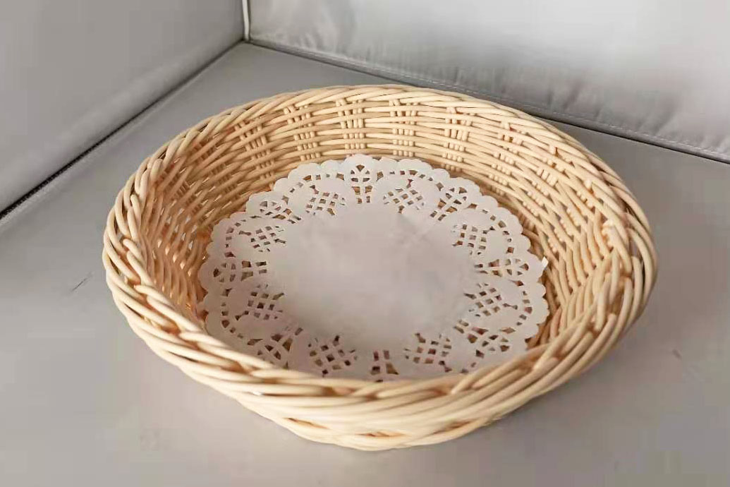 Plastic basket with paper doily